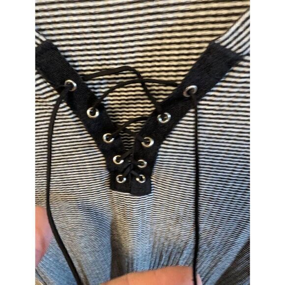 Pleione Sleeveless Knitted Striped Short with V-Neck Women's Size Large - Picture 4 of 5